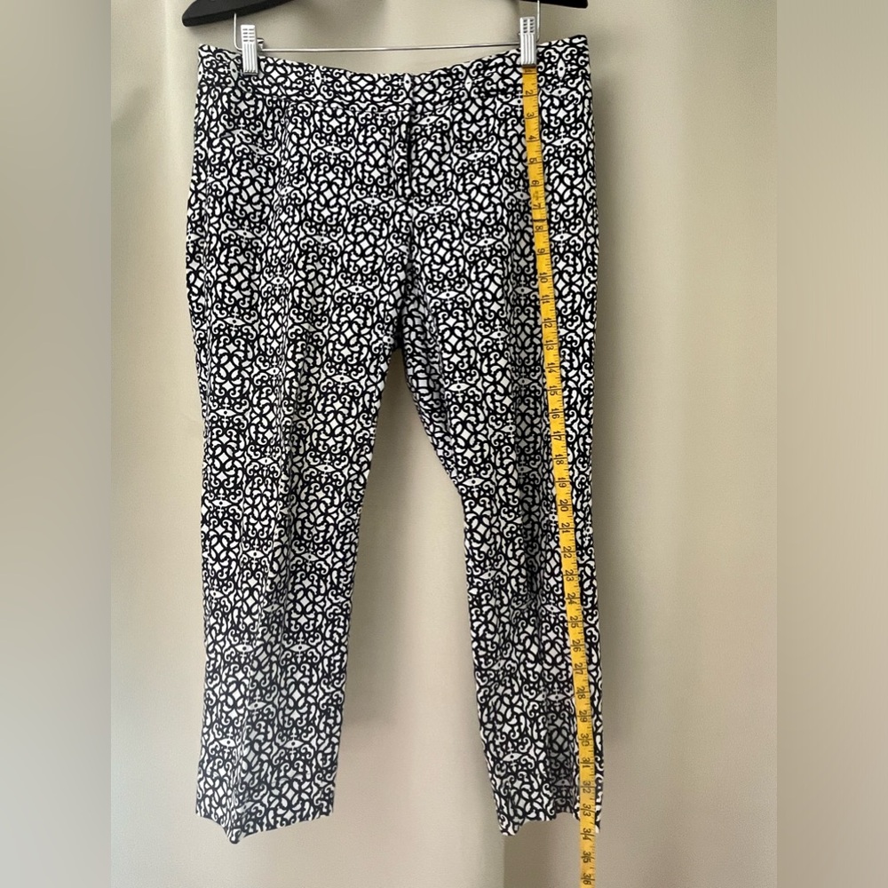 Laundry by Shelly Siegel size 10, Capri women’s pants
